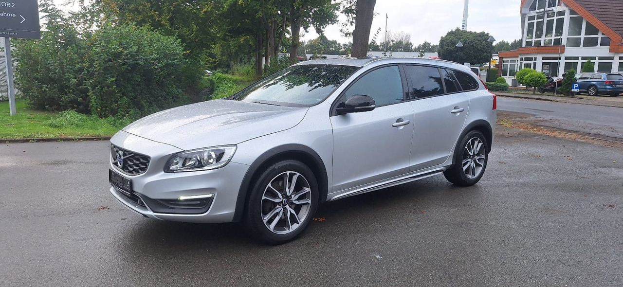 Volvo V60 Cross Country Summum AWD - Лек автомобил: снимка 4 Volvo V60 Cross Country Summum AWD - Лек автомобил: снимка 4