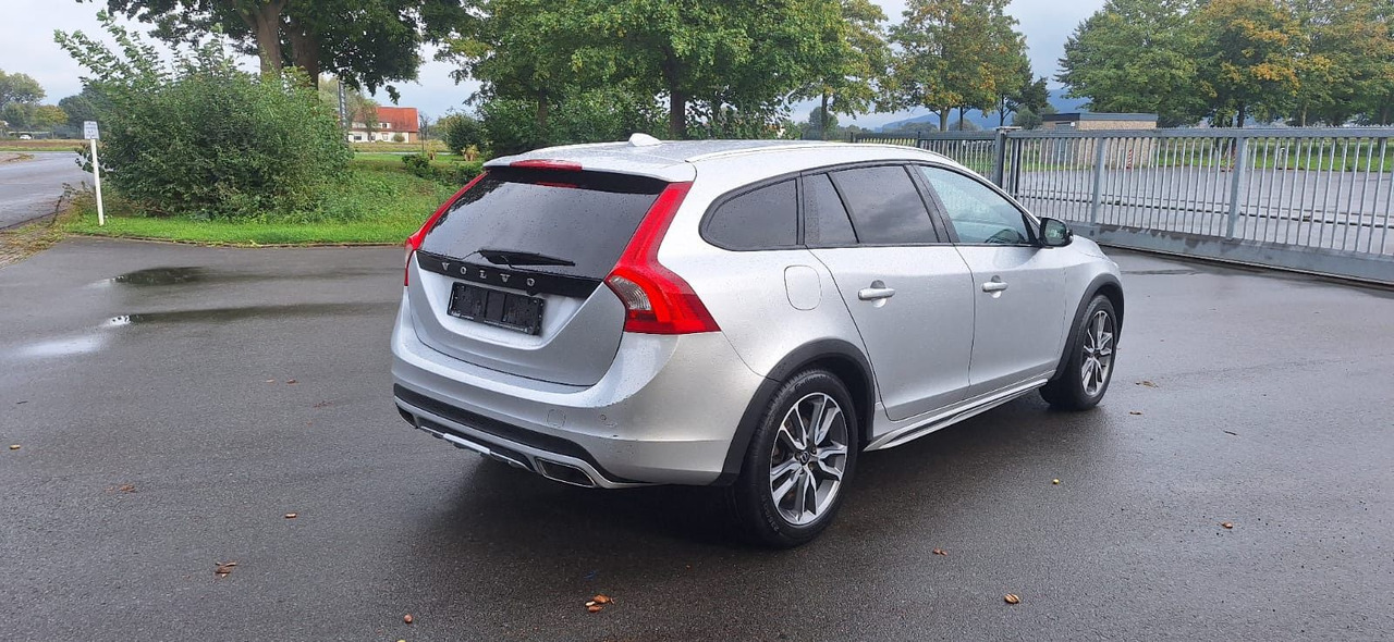 Volvo V60 Cross Country Summum AWD - Лек автомобил: снимка 3 Volvo V60 Cross Country Summum AWD - Лек автомобил: снимка 3