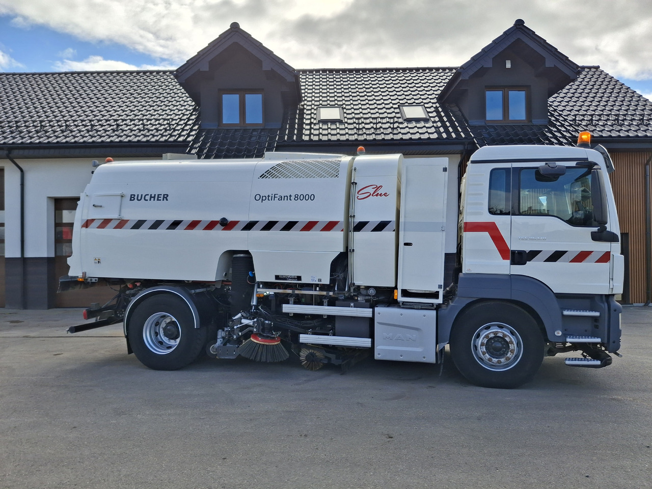 MAN TGS 18.320 Zamiatarka Kehrmaschine BUCHER OptiFant 8000 Karcher Euro 6 PM10 L/R Hochdruckreinigung - Мотометачна машина: снимка 5 MAN TGS 18.320 Zamiatarka Kehrmaschine BUCHER OptiFant 8000 Karcher Euro 6 PM10 L/R Hochdruckreinigung - Мотометачна машина: снимка 5