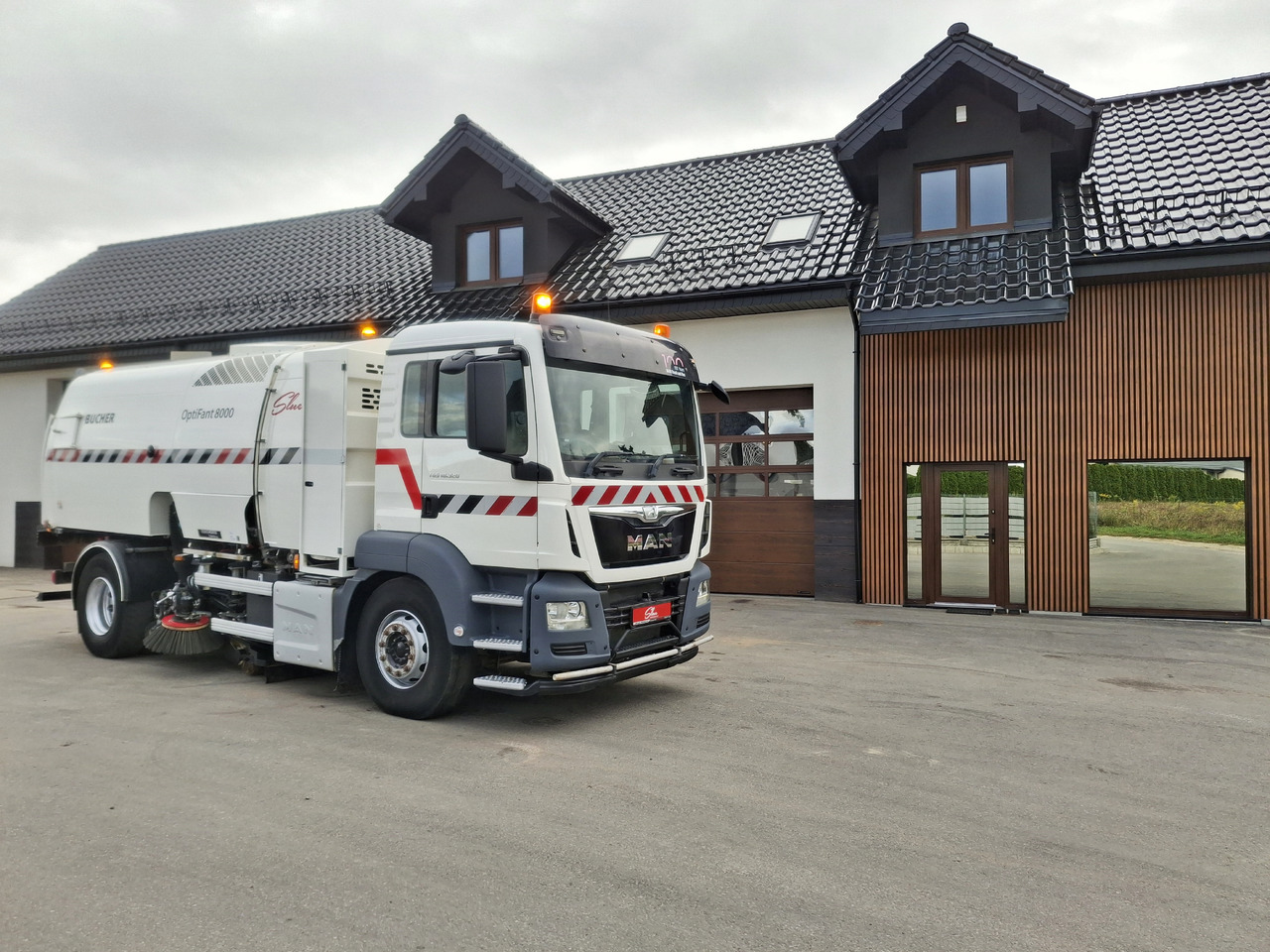 MAN TGS 18.320 Zamiatarka Kehrmaschine BUCHER OptiFant 8000 Karcher Euro 6 PM10 L/R Hochdruckreinigung - Мотометачна машина: снимка 1 MAN TGS 18.320 Zamiatarka Kehrmaschine BUCHER OptiFant 8000 Karcher Euro 6 PM10 L/R Hochdruckreinigung - Мотометачна машина: снимка 1