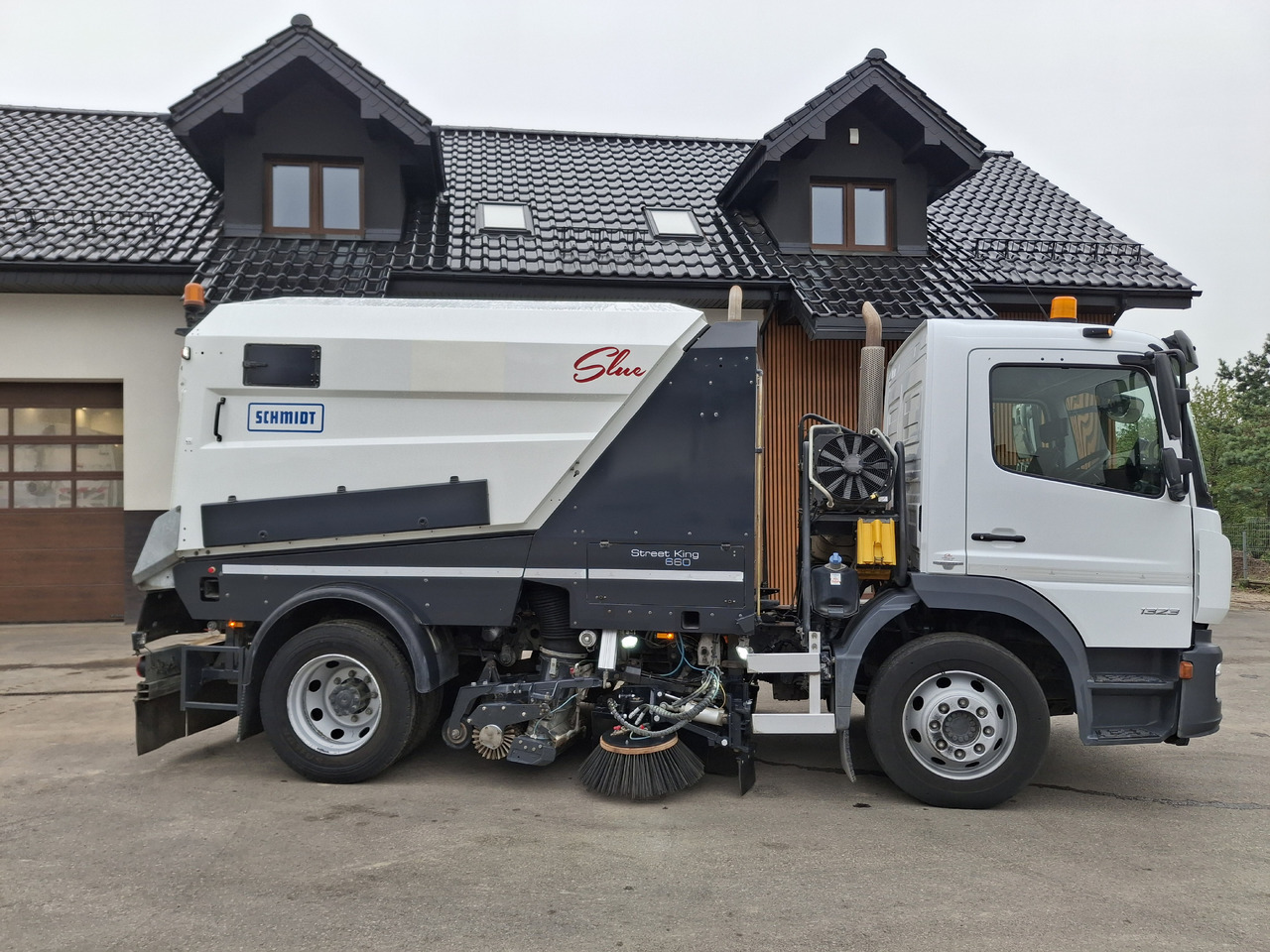 MERCEDES-BENZ Atego 1523 Zamiatarka Kehrmaschine Schmidt Street King 660 Euro 6 PM10 2 Motoren Szczotki L/R 2016r - Мотометачна машина: снимка 5 MERCEDES-BENZ Atego 1523 Zamiatarka Kehrmaschine Schmidt Street King 660 Euro 6 PM10 2 Motoren Szczotki L/R 2016r - Мотометачна машина: снимка 5