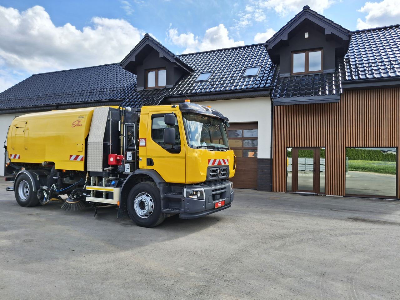RENAULT C280 Kehrmaschine Zamiatarka SEMAT Zoeller FAUN Karcher L/R 2 Motoren 2018r 740 Mth Euro 6 - Мотометачна машина: снимка 1 RENAULT C280 Kehrmaschine Zamiatarka SEMAT Zoeller FAUN Karcher L/R 2 Motoren 2018r 740 Mth Euro 6 - Мотометачна машина: снимка 1