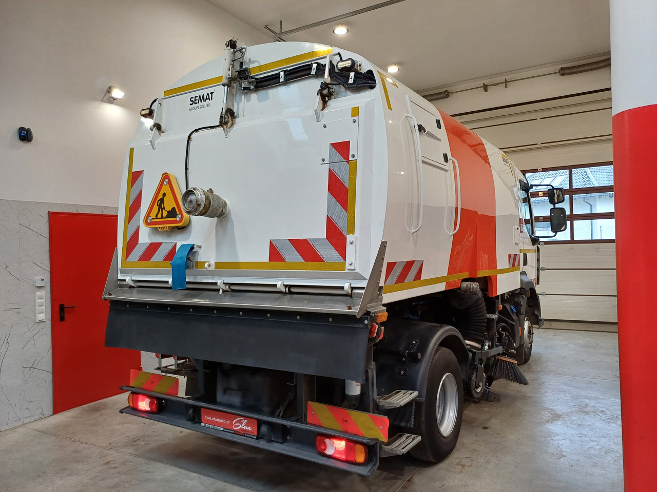 RENAULT D12 Zamiatarka Kehrmaschine 2 Motoren SEMAT Zoeller Szczotki L/R Euro 6 PM10 2017r - Мотометачна машина: снимка 4 RENAULT D12 Zamiatarka Kehrmaschine 2 Motoren SEMAT Zoeller Szczotki L/R Euro 6 PM10 2017r - Мотометачна машина: снимка 4