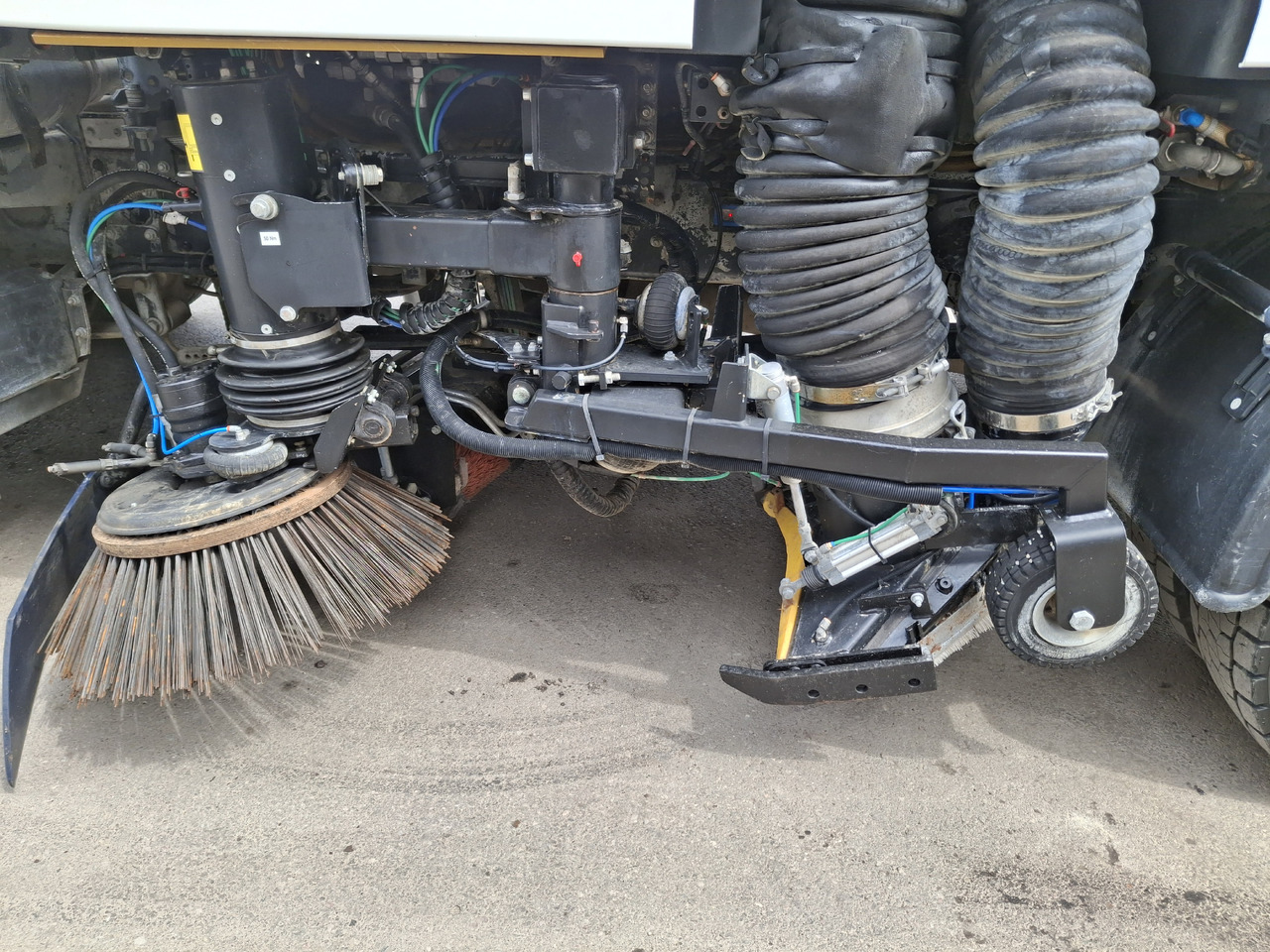 Мотометачна машина RENAULT D16 Zamiatarka Kehrmaschine FAUN Euro 6 PM10 Szczotki L/R Karcher Rura Do Liści 2 Motoren: снимка 34
