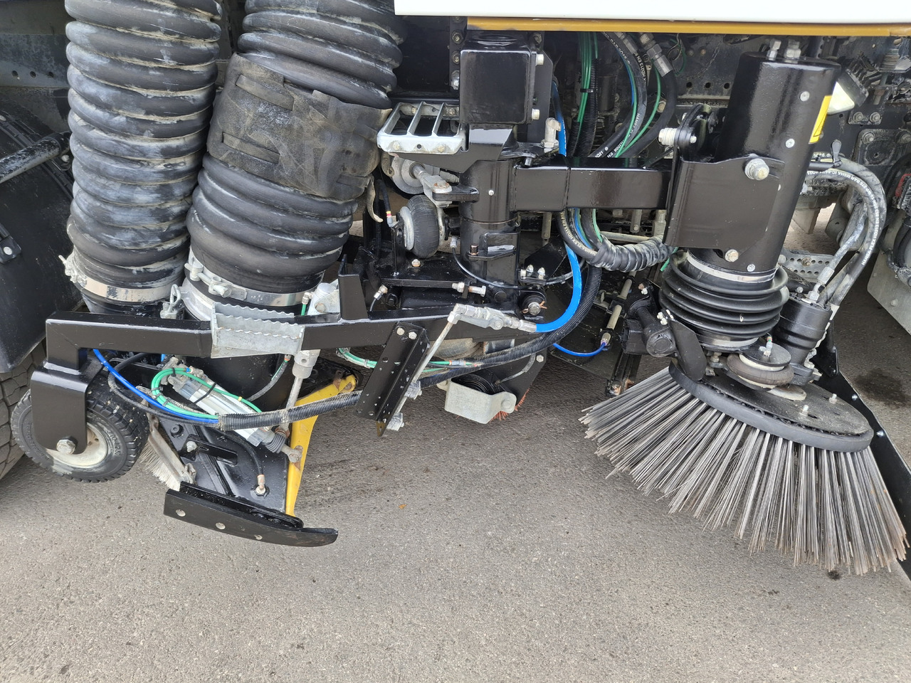 Мотометачна машина RENAULT D16 Zamiatarka Kehrmaschine FAUN Euro 6 PM10 Szczotki L/R Karcher Rura Do Liści 2 Motoren: снимка 33