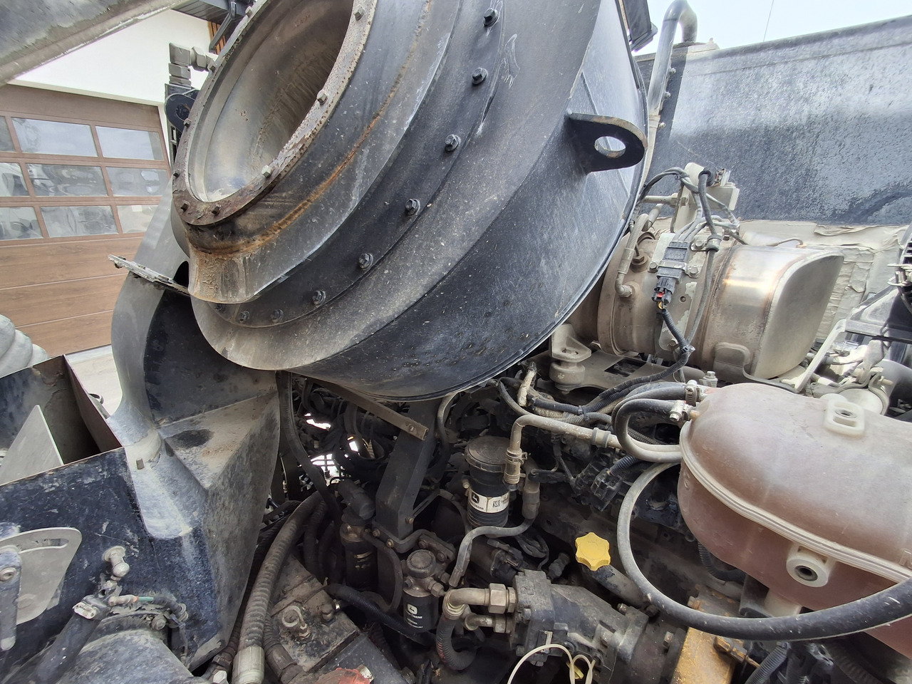 Мотометачна машина RENAULT D16 Zamiatarka Kehrmaschine FAUN Euro 6 PM10 Szczotki L/R Karcher Rura Do Liści 2 Motoren: снимка 19