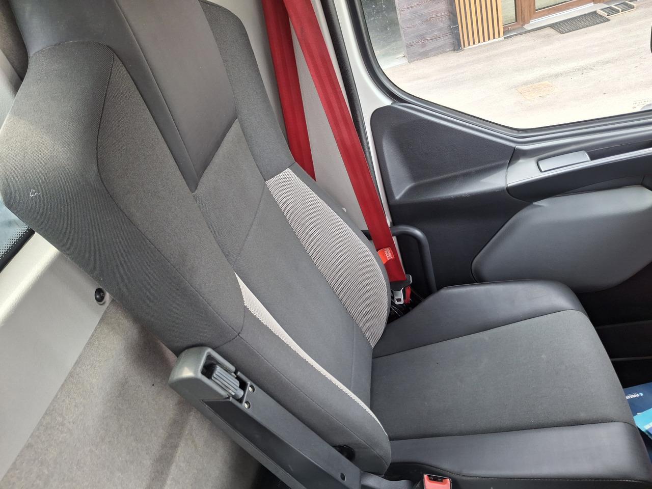 Мотометачна машина RENAULT D16 Zamiatarka Kehrmaschine FAUN Euro 6 PM10 Szczotki L/R Karcher Rura Do Liści 2 Motoren: снимка 28