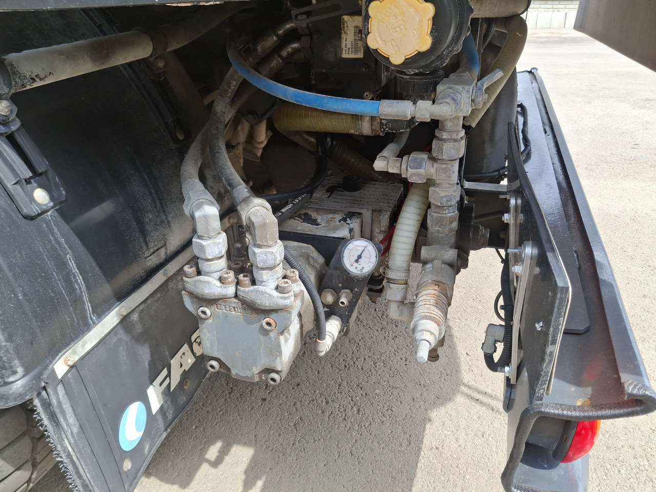 Мотометачна машина RENAULT D16 Zamiatarka Kehrmaschine FAUN Euro 6 PM10 Szczotki L/R Karcher Rura Do Liści 2 Motoren: снимка 15