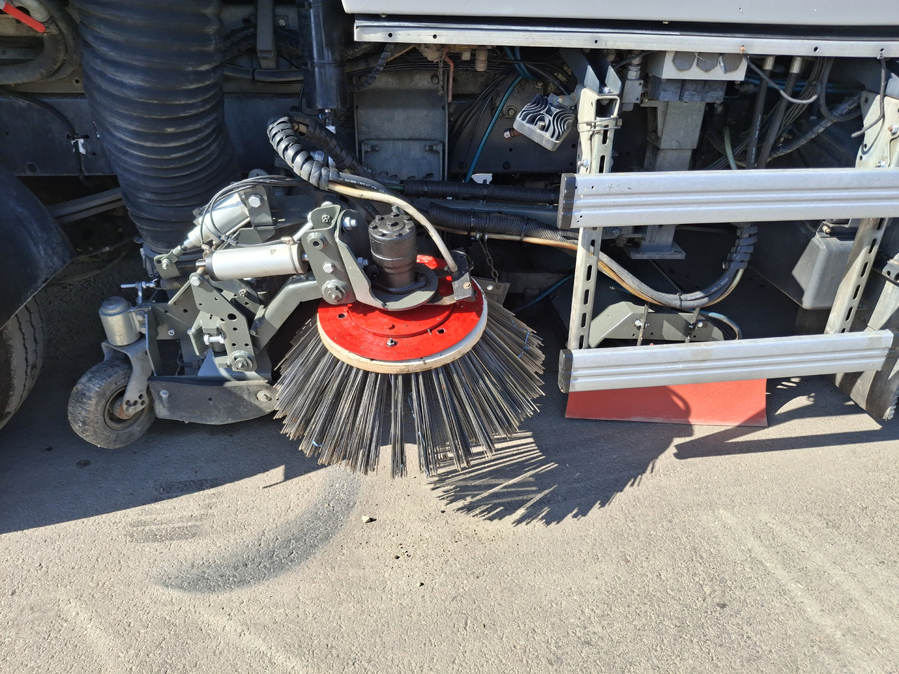 RENAULT Middlum 270 DXI Zamiatarka Kehrmaschine BUCHER Karcher L/R 2 Silniki 2 Motoren - Мотометачна машина: снимка 5 RENAULT Middlum 270 DXI Zamiatarka Kehrmaschine BUCHER Karcher L/R 2 Silniki 2 Motoren - Мотометачна машина: снимка 5