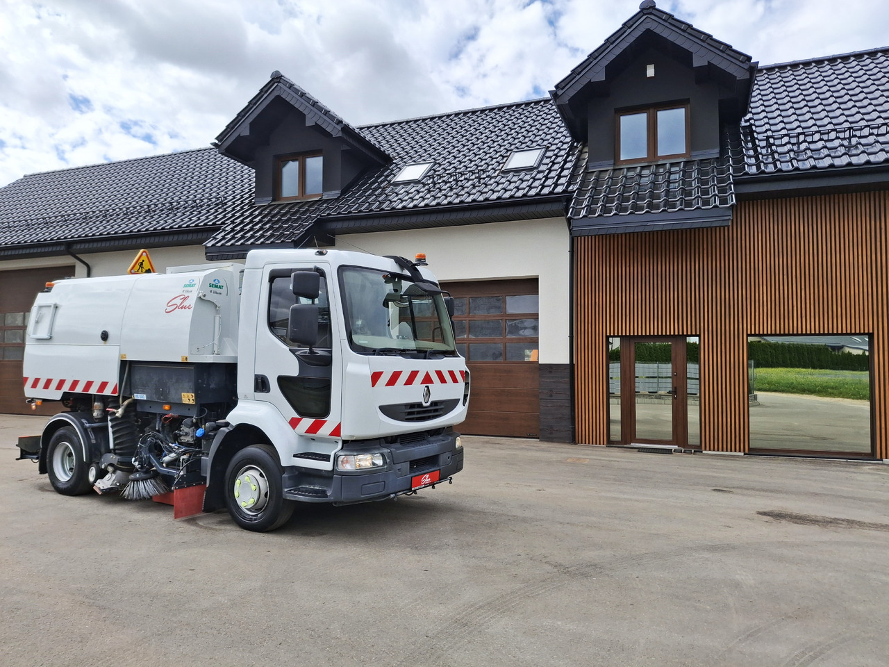 RENAULT Midlum 220 Zamiatarka Johnston VS500 Szczotki L/R Obie Strony Napęd Hydrostatyczny 2012r - Мотометачна машина: снимка 1 RENAULT Midlum 220 Zamiatarka Johnston VS500 Szczotki L/R Obie Strony Napęd Hydrostatyczny 2012r - Мотометачна машина: снимка 1