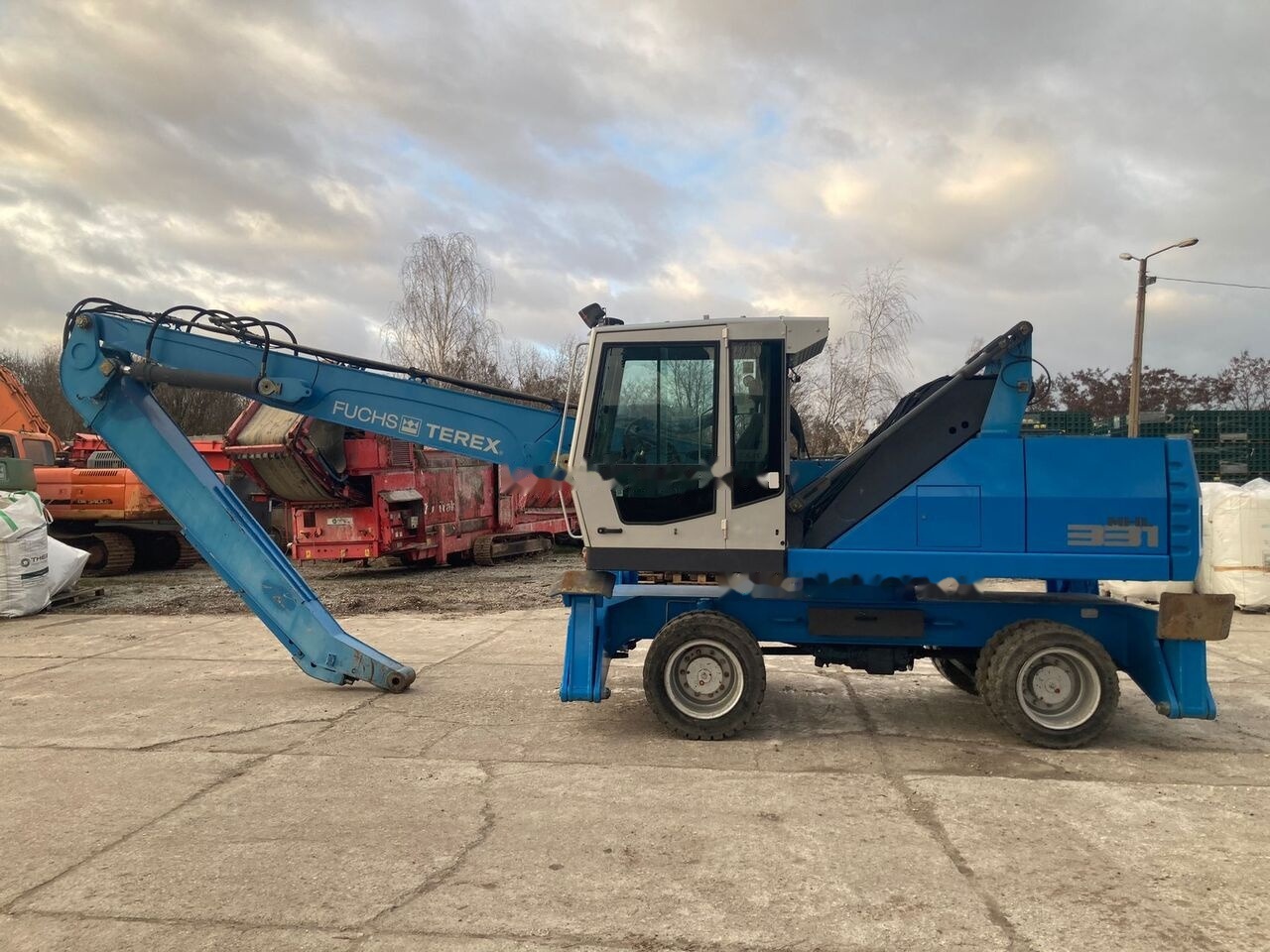 Fuchs MHL 331 D Generator - Багер за манипулиране на материали: снимка 1 Fuchs MHL 331 D Generator - Багер за манипулиране на материали: снимка 1