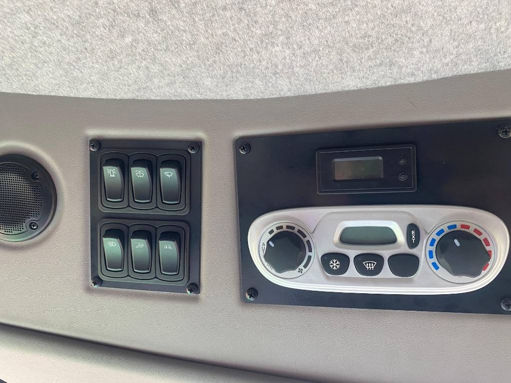 Зърнокомбайн Deutz-fahr Deutz-Fahr 6305 TS: снимка 17 Зърнокомбайн Deutz-fahr Deutz-Fahr 6305 TS: снимка 17