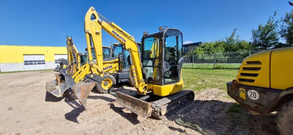 Komatsu PC 26 MR - Мини багер: снимка 1 Komatsu PC 26 MR - Мини багер: снимка 1