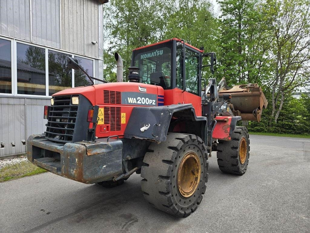 Komatsu WA200PZ-6 - Колесен товарач: снимка 3 Komatsu WA200PZ-6 - Колесен товарач: снимка 3