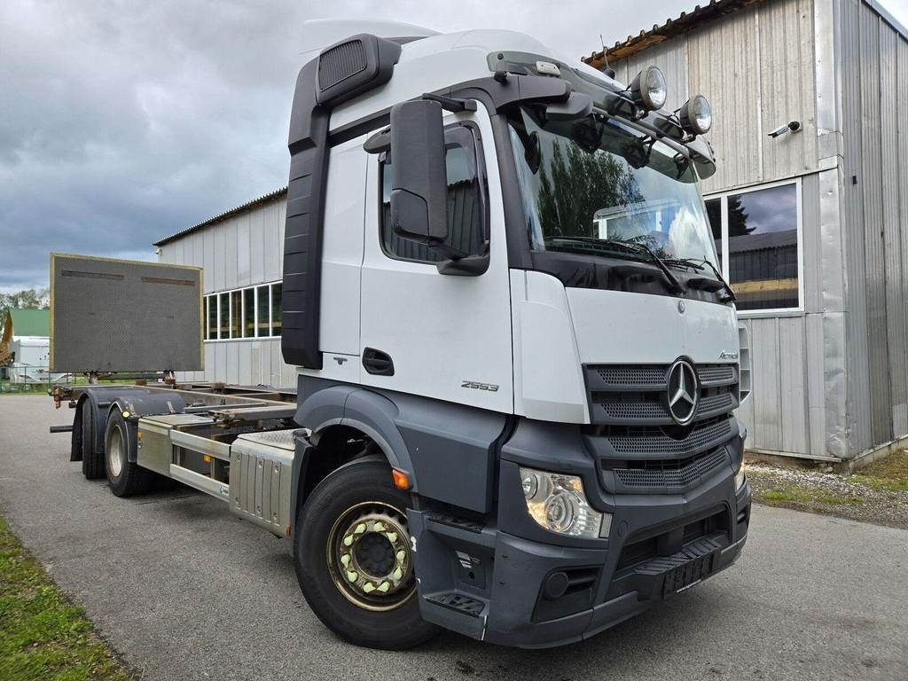 Mercedes-Benz ACTROS 2553 6X2 LAGAB - Контейнеровоз/ Сменна каросерия камион: снимка 4 Mercedes-Benz ACTROS 2553 6X2 LAGAB - Контейнеровоз/ Сменна каросерия камион: снимка 4