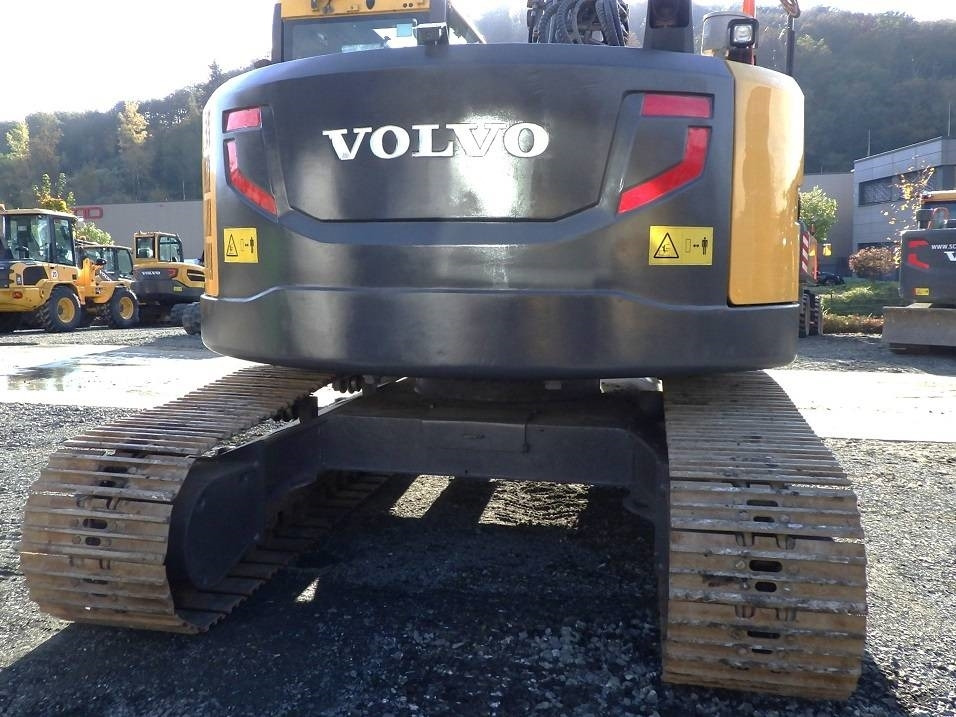 Верижен багер Volvo ECR 235 D: снимка 6