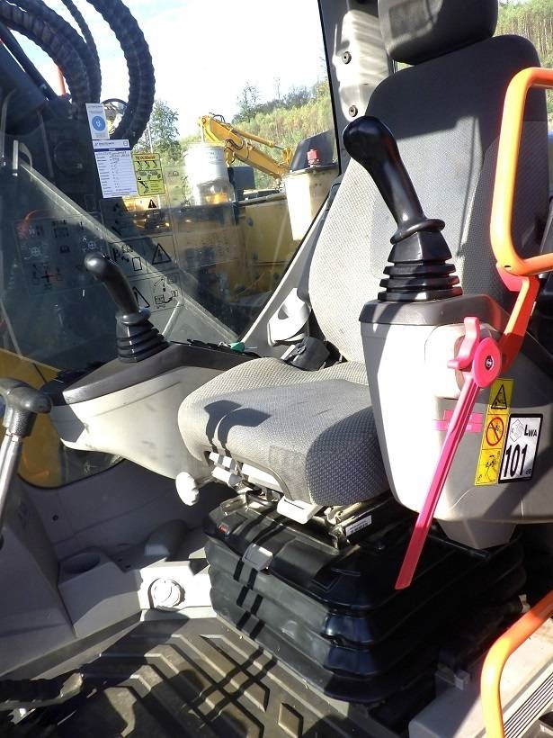Верижен багер Volvo ECR 235 D: снимка 8