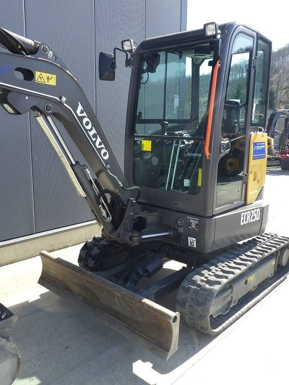 Volvo ECR 25 D - Мини багер: снимка 2 Volvo ECR 25 D - Мини багер: снимка 2