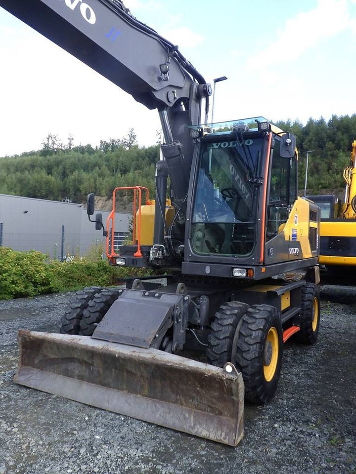 Volvo EW 220 E - Колесен багер: снимка 2 Volvo EW 220 E - Колесен багер: снимка 2