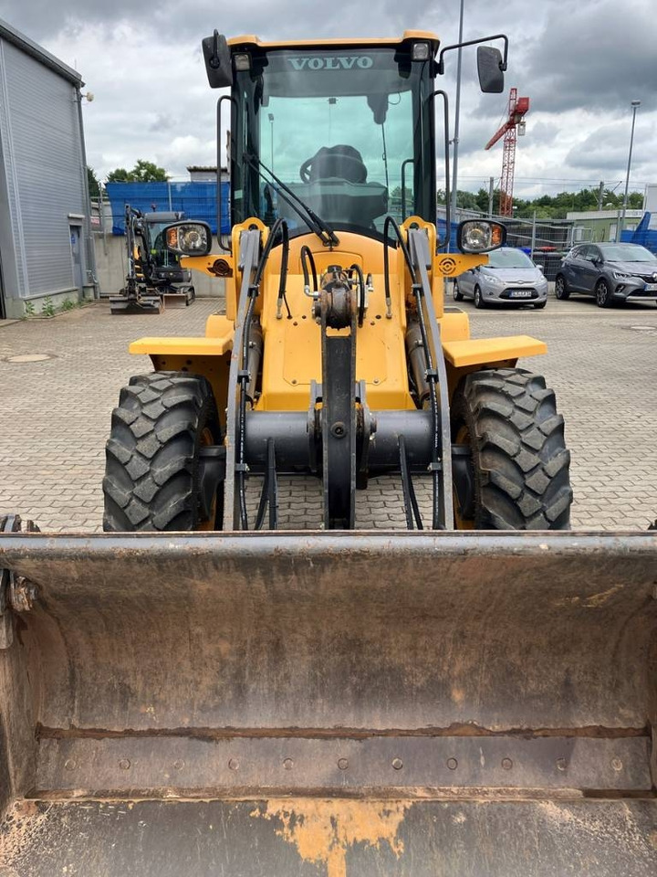 Volvo L 30 G - Колесен товарач: снимка 2 Volvo L 30 G - Колесен товарач: снимка 2