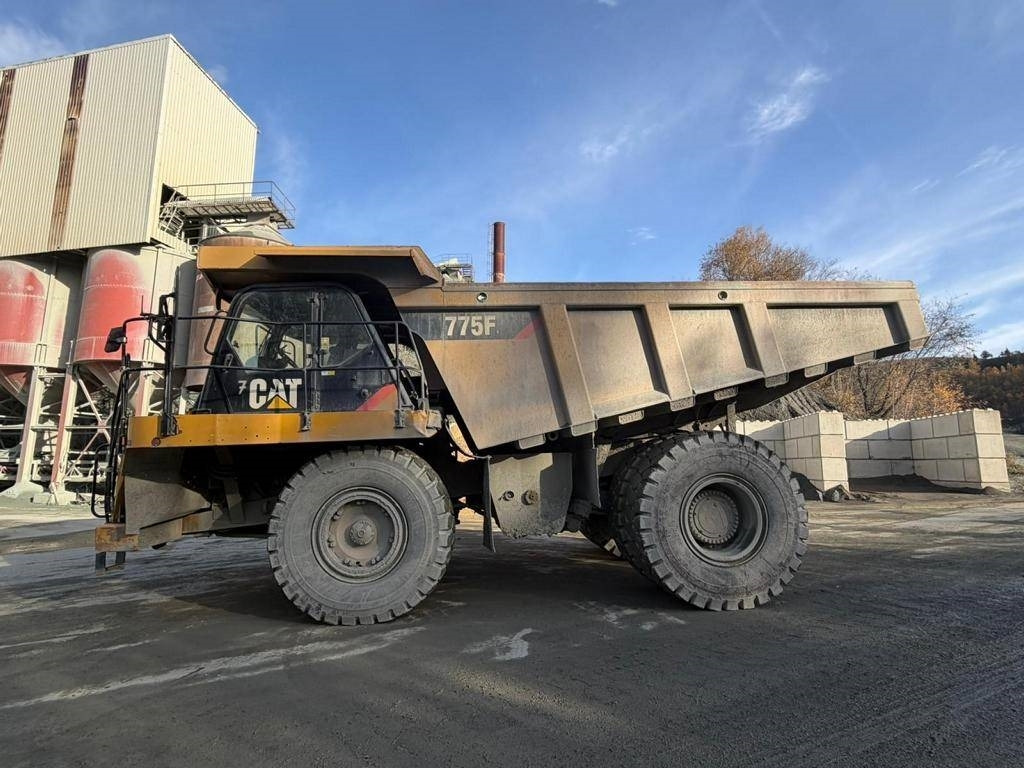 CAT 775 F - Кариерен самосвал: снимка 2 CAT 775 F - Кариерен самосвал: снимка 2