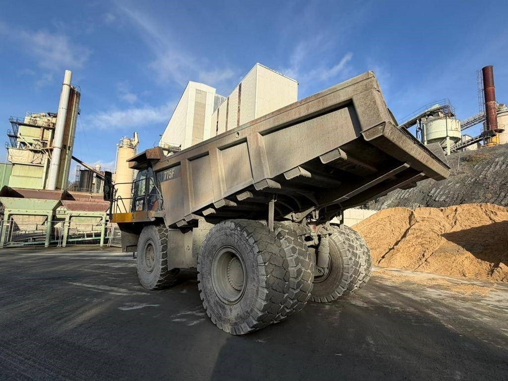 CAT 775 F - Кариерен самосвал: снимка 3 CAT 775 F - Кариерен самосвал: снимка 3