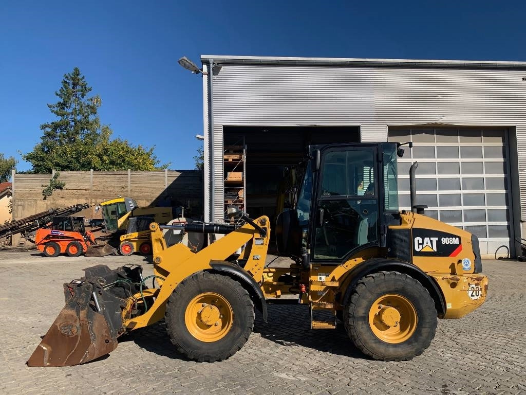 CAT 908M - Колесен товарач: снимка 2 CAT 908M - Колесен товарач: снимка 2