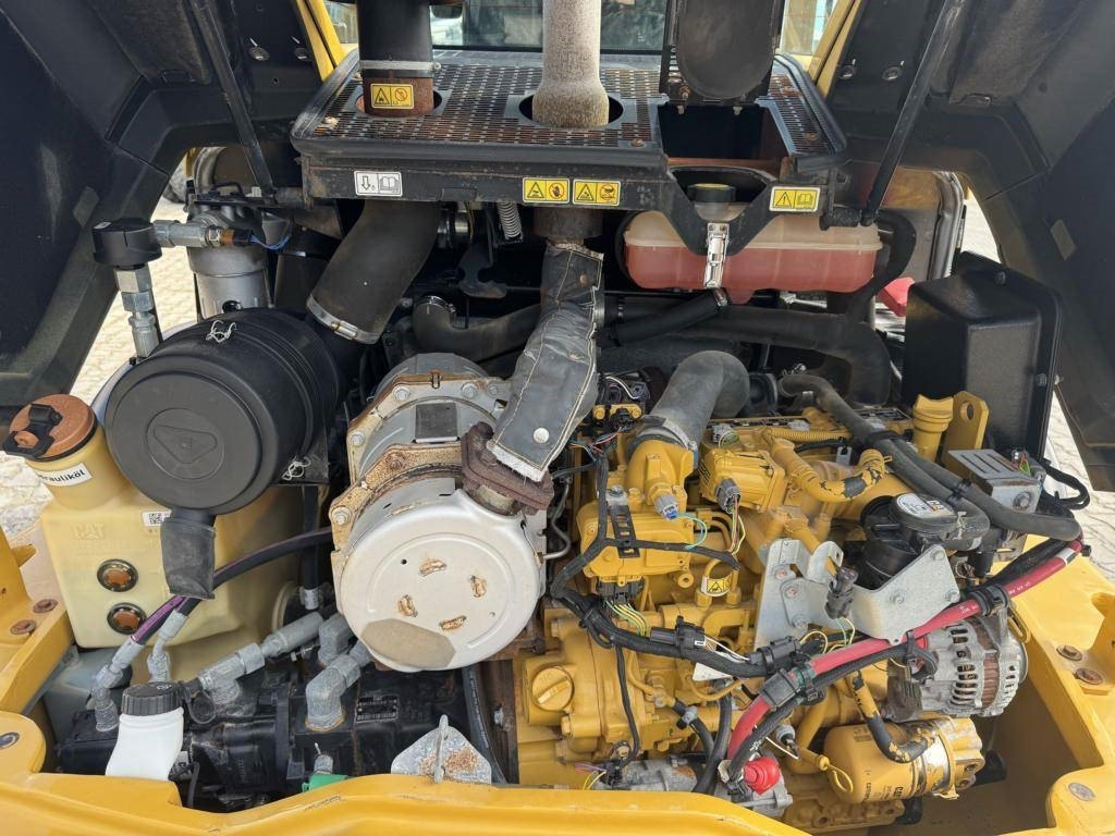 Колесен товарач CAT 908M: снимка 12
