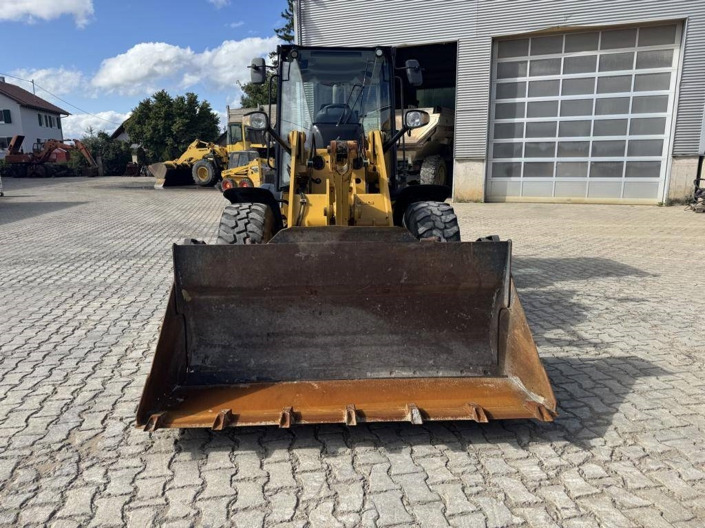 Колесен товарач CAT 908M: снимка 6