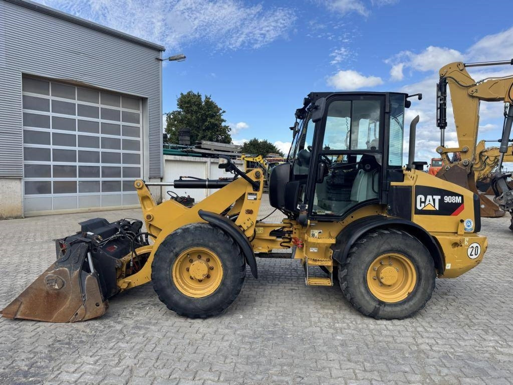 Колесен товарач CAT 908M: снимка 8