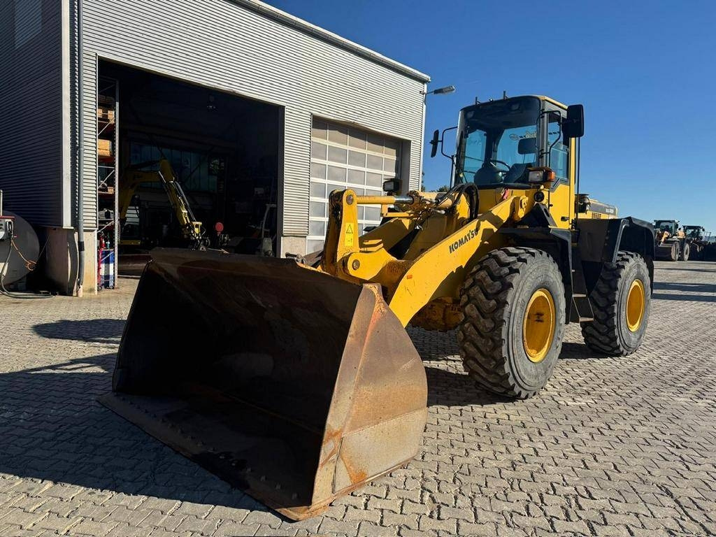 Komatsu WA 320-3H - Колесен товарач: снимка 1 Komatsu WA 320-3H - Колесен товарач: снимка 1