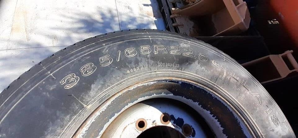 Bridgestone 385/65R22.5 - Гума за Строителна техника: снимка 1 Bridgestone 385/65R22.5 - Гума за Строителна техника: снимка 1