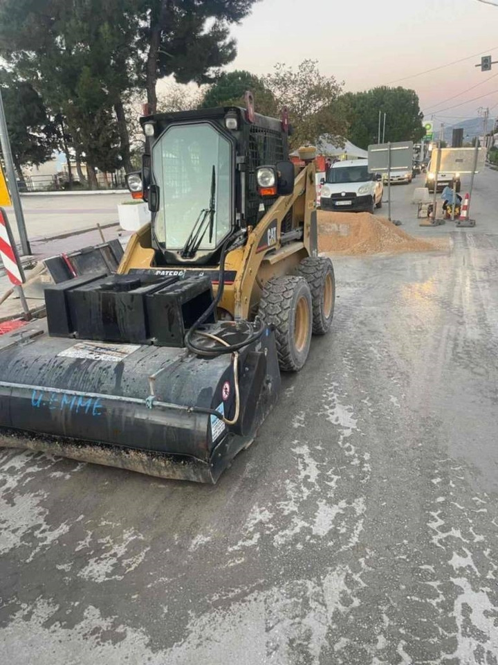 CAT 216  - Мини челен товарач: снимка 2 CAT 216  - Мини челен товарач: снимка 2