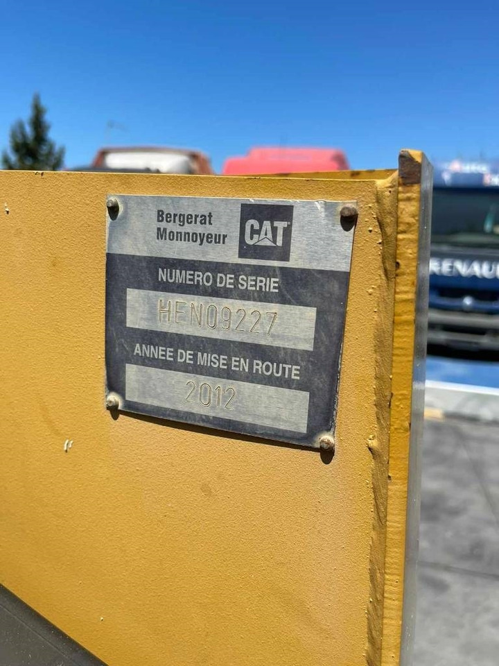 CAT 236 B - Мини челен товарач: снимка 2 CAT 236 B - Мини челен товарач: снимка 2