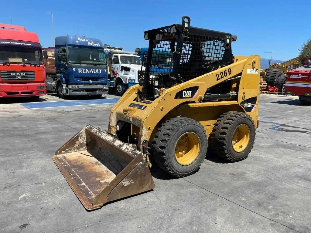 CAT 236 B - Мини челен товарач: снимка 3 CAT 236 B - Мини челен товарач: снимка 3