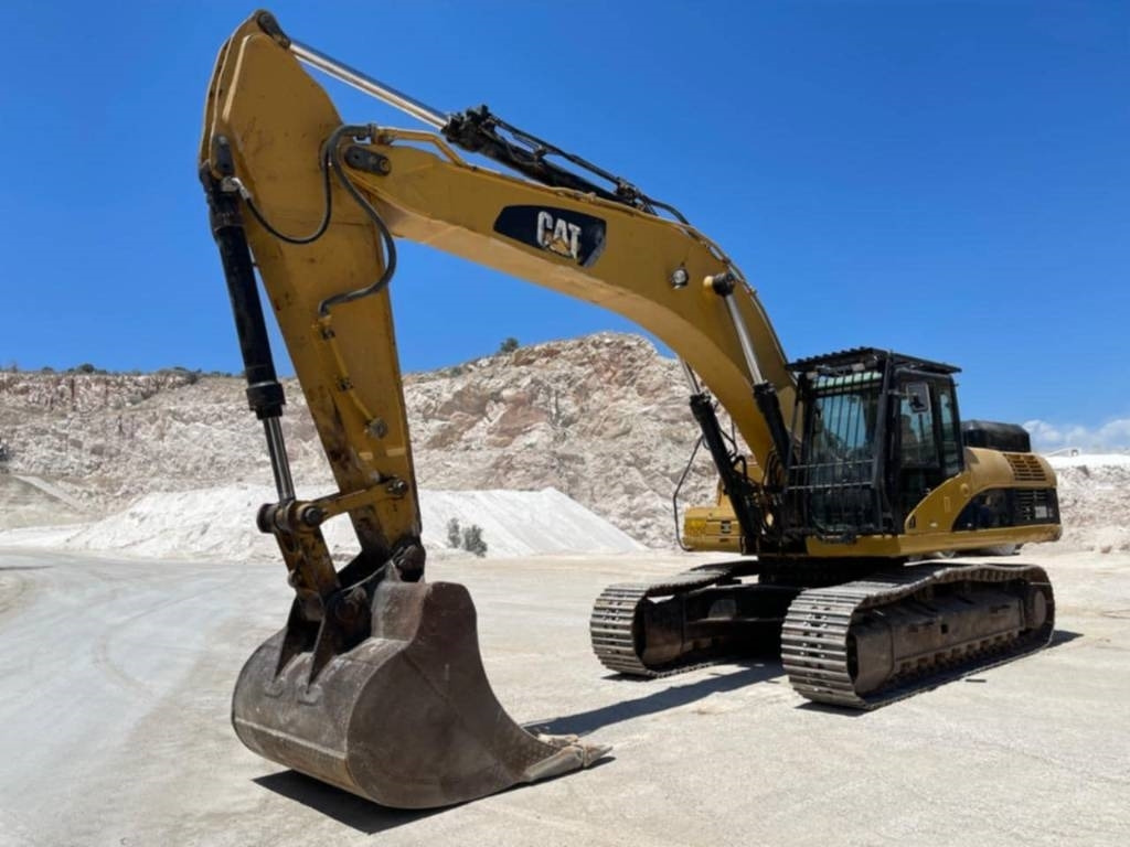 CAT 330 D LN - Верижен багер: снимка 2 CAT 330 D LN - Верижен багер: снимка 2