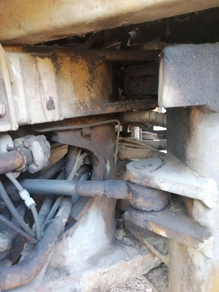 Колесен товарач CAT 950C: снимка 9 Колесен товарач CAT 950C: снимка 9