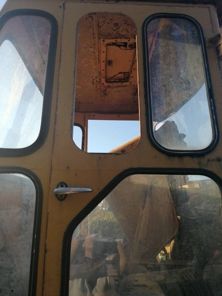 Колесен товарач CAT 950C: снимка 8 Колесен товарач CAT 950C: снимка 8