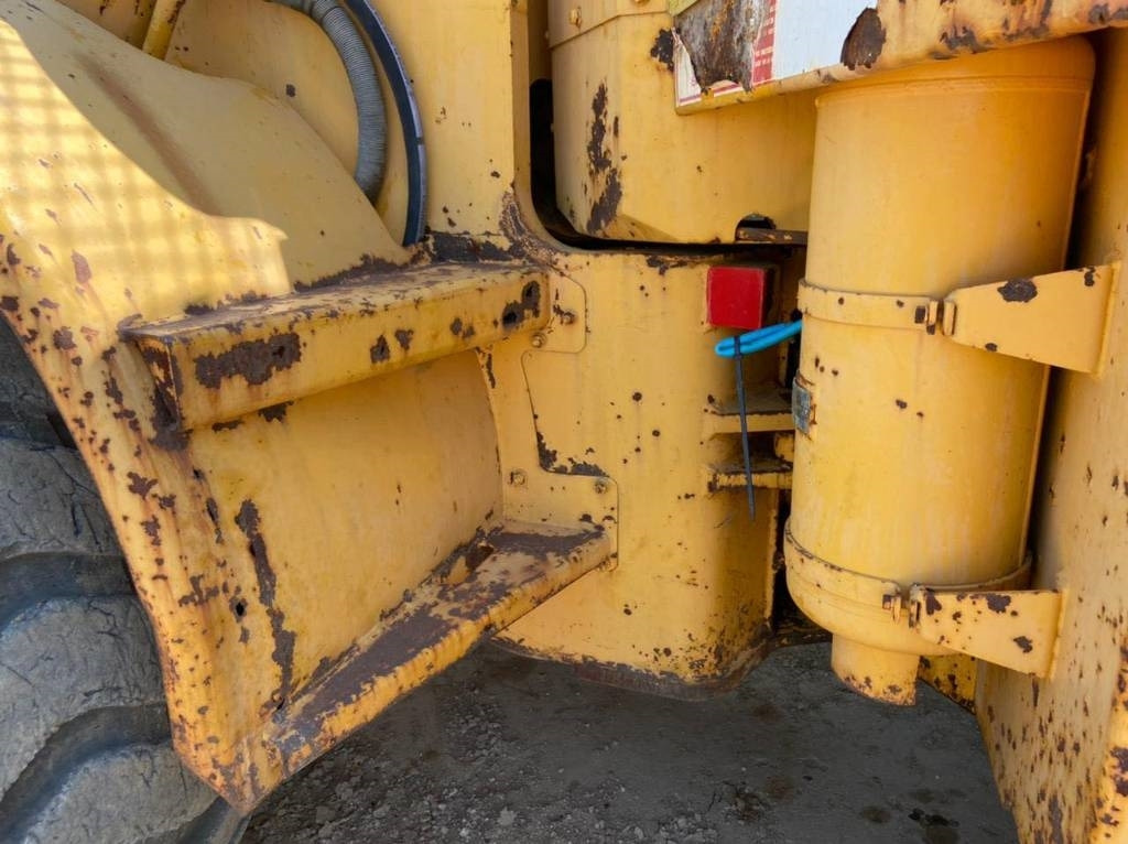 Колесен товарач CAT 966 C: снимка 19