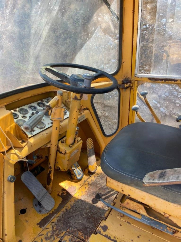 Колесен товарач CAT 966 C: снимка 23