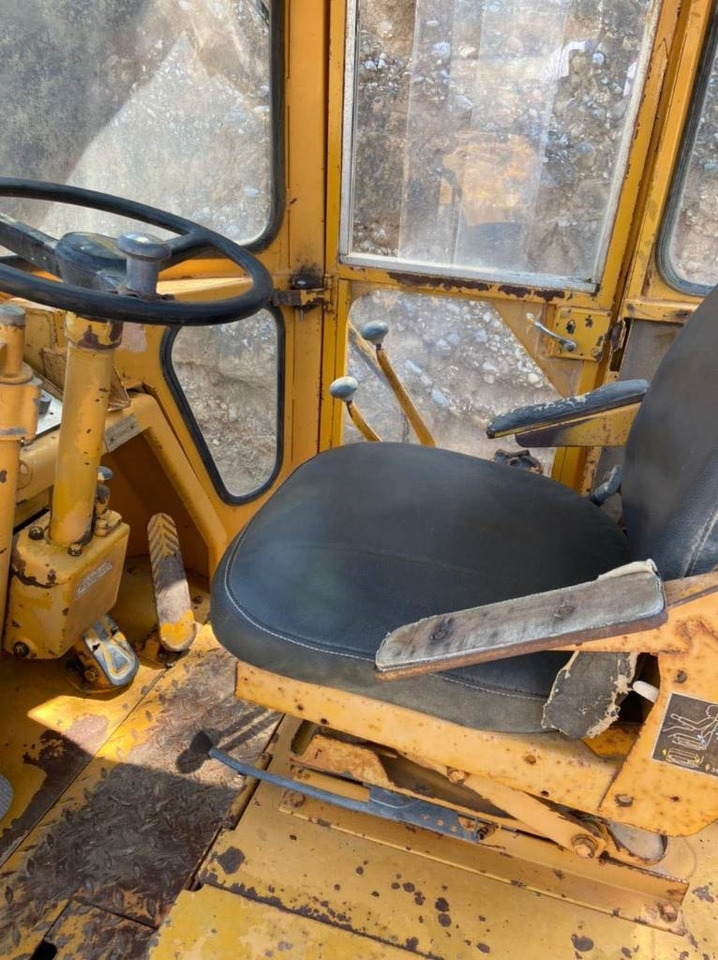 Колесен товарач CAT 966 C: снимка 21