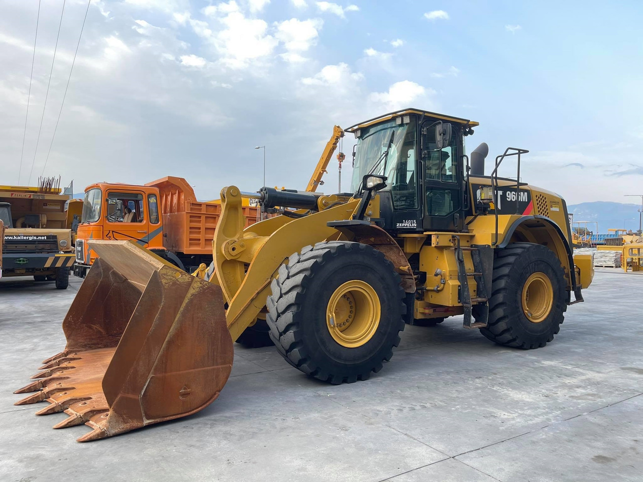 CAT 966M - Колесен товарач: снимка 2 CAT 966M - Колесен товарач: снимка 2
