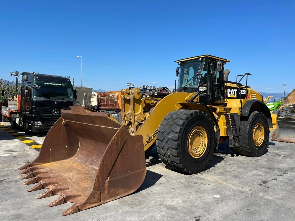 CAT 982 M - Колесен товарач: снимка 1 CAT 982 M - Колесен товарач: снимка 1