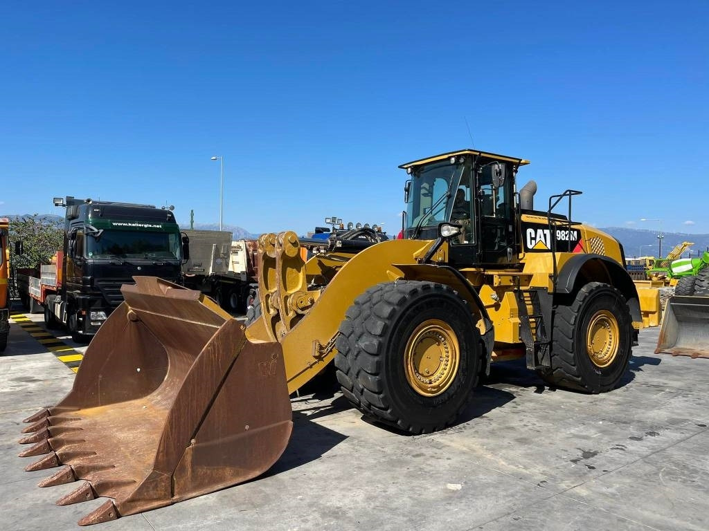 CAT 982 M - Колесен товарач: снимка 2 CAT 982 M - Колесен товарач: снимка 2