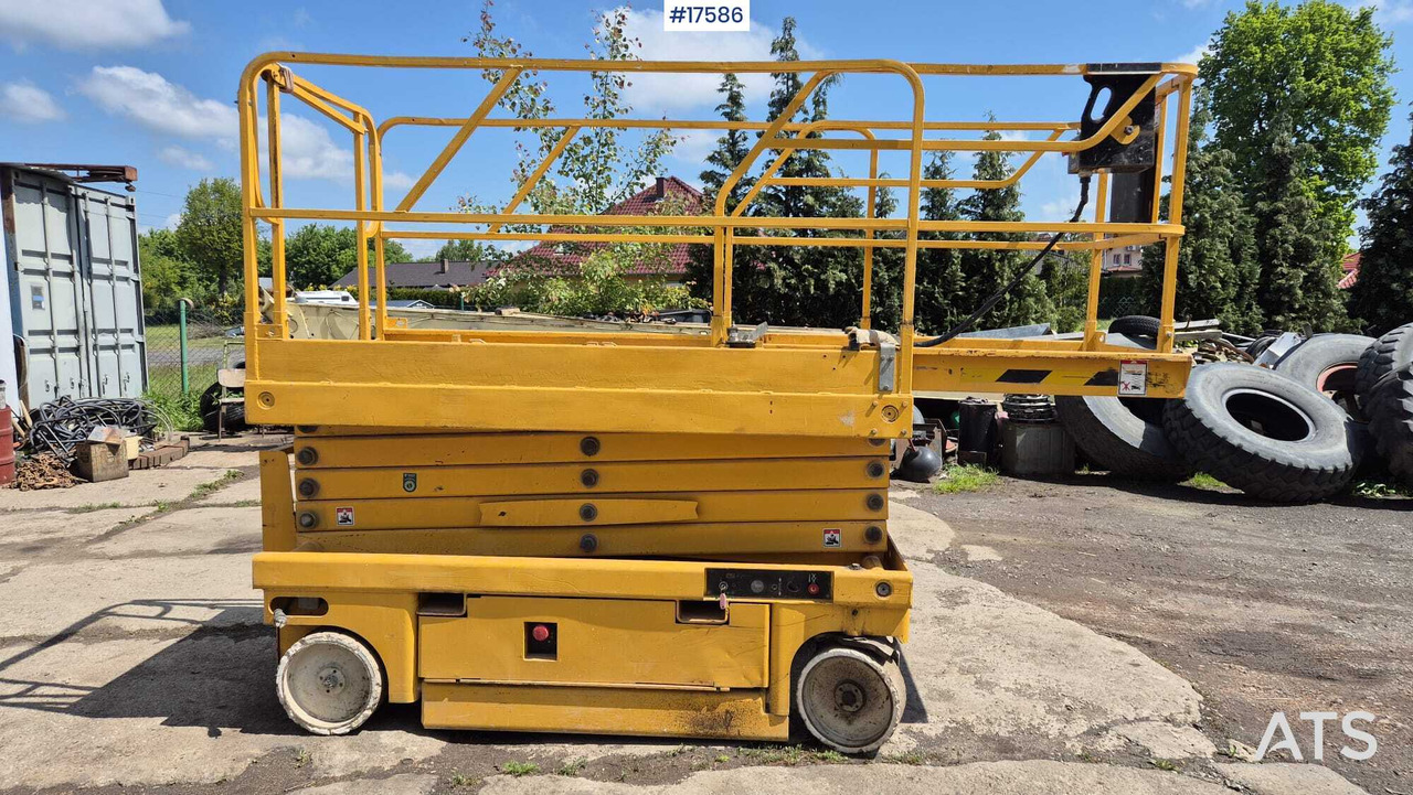 2007 Haulotte Compact 12 - Ножична работна платформа: снимка 4 2007 Haulotte Compact 12 - Ножична работна платформа: снимка 4