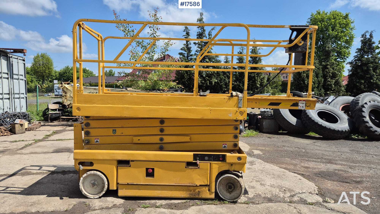 2007 Haulotte Compact 12 - Ножична работна платформа: снимка 5 2007 Haulotte Compact 12 - Ножична работна платформа: снимка 5