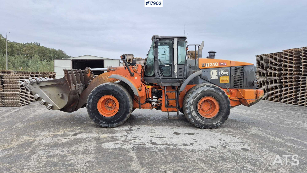 2009 Hitachi ZW 310 - Колесен товарач: снимка 2 2009 Hitachi ZW 310 - Колесен товарач: снимка 2