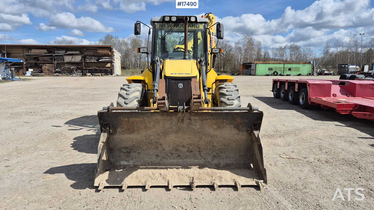Backhoe Loader NEW HOLLAND B115C (2015) - Багер-товарач: снимка 2 Backhoe Loader NEW HOLLAND B115C (2015) - Багер-товарач: снимка 2