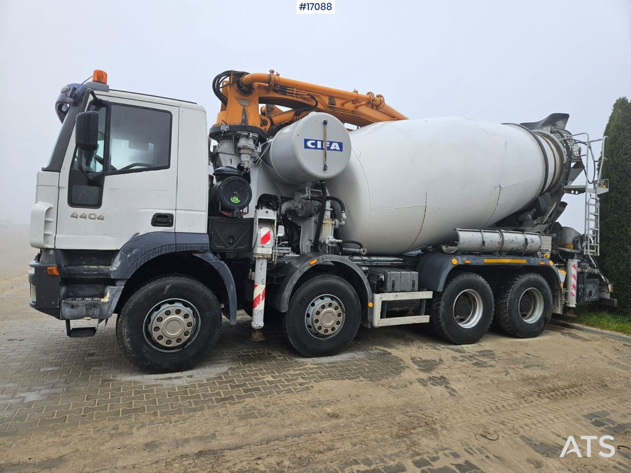 Concrete pump CIFA Magnum MK 28,4 IVECO 8x4 (2006) - Бетон помпа: снимка 1 Concrete pump CIFA Magnum MK 28,4 IVECO 8x4 (2006) - Бетон помпа: снимка 1