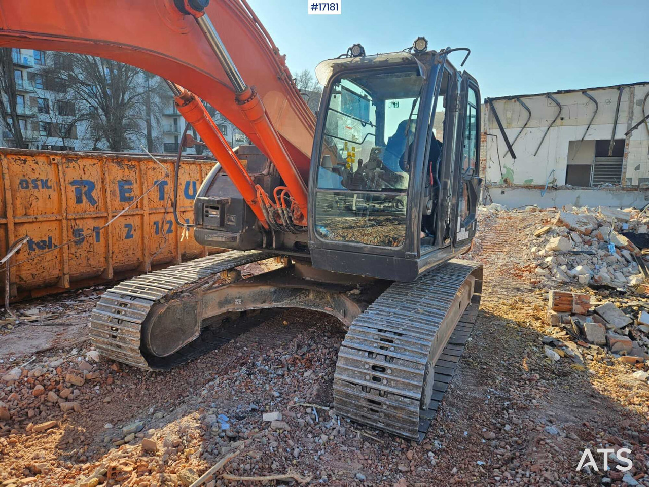 Hydraulic excavator Hitachi ZX225 LC (2013) - Верижен багер: снимка 2 Hydraulic excavator Hitachi ZX225 LC (2013) - Верижен багер: снимка 2